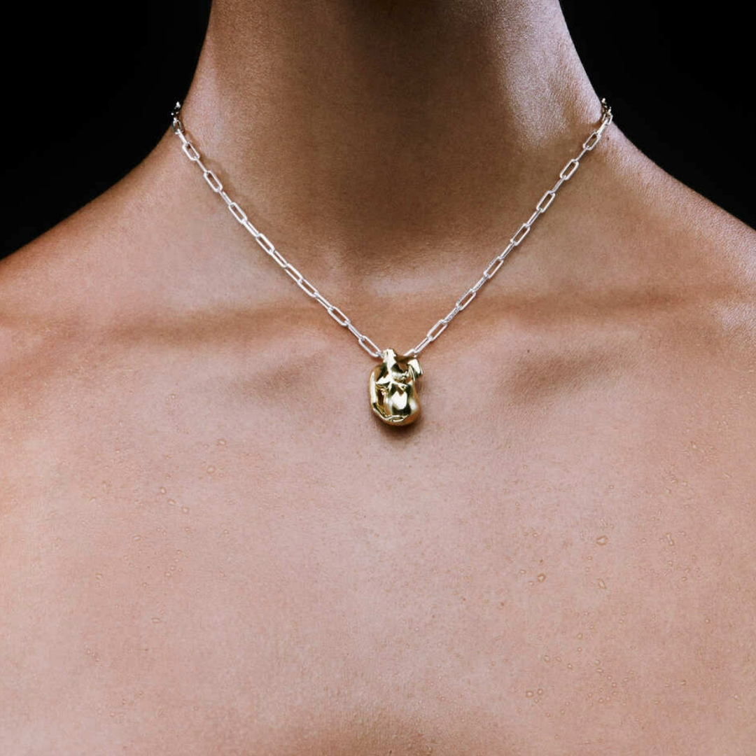 colar grvida pendente de prata com banhjo de ouro