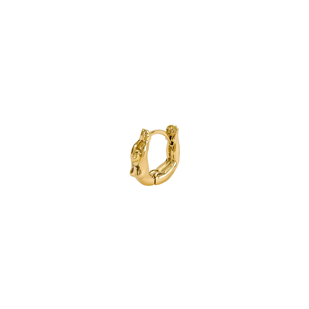 Piercing Paola Vilas em ouro 18k de corpo feminino em argola
