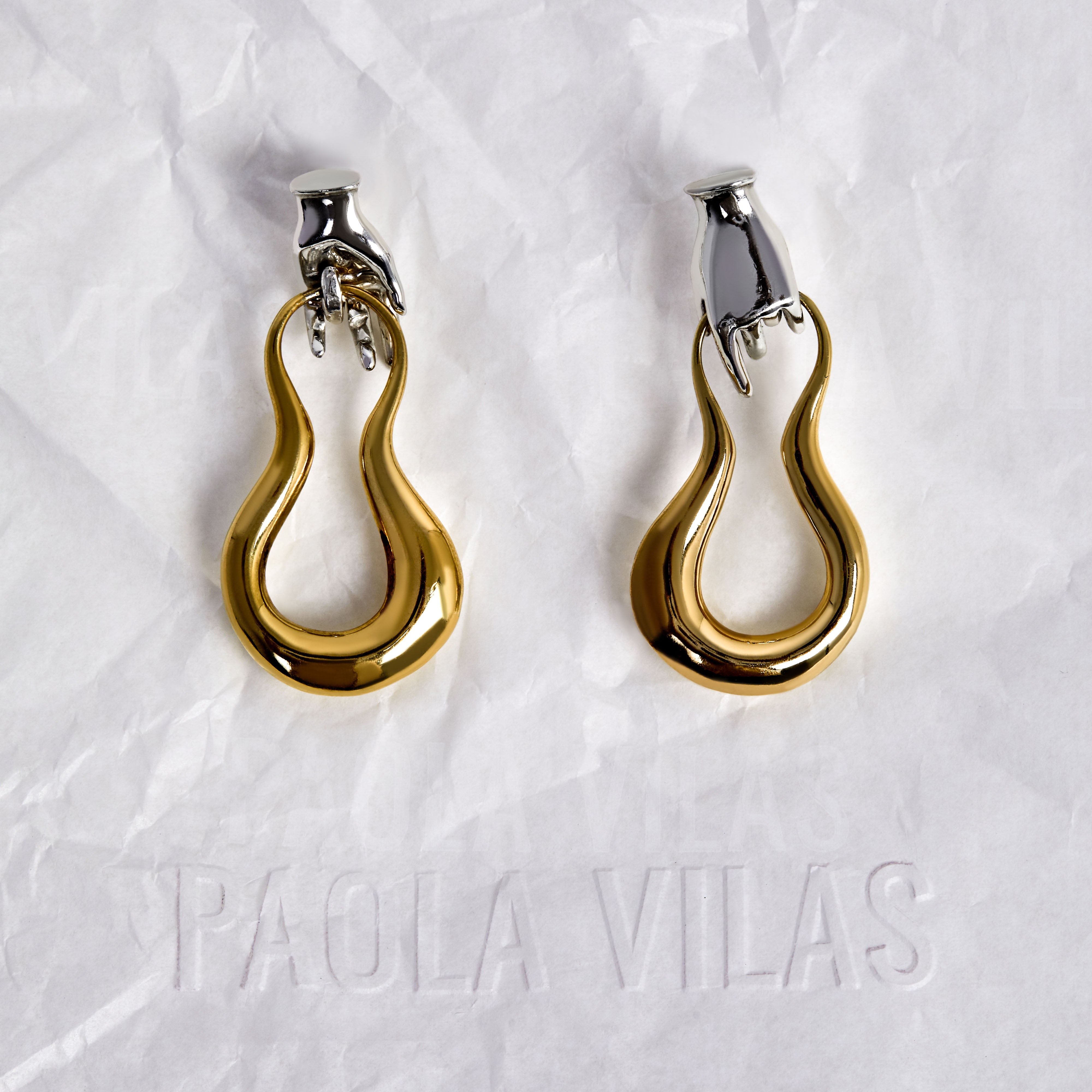 Paola Vilas Brinco Paloma é uma joia escultural vestível, feita a mão que surpreende em cada detalhe. Uma de nossas joias icônicas. 