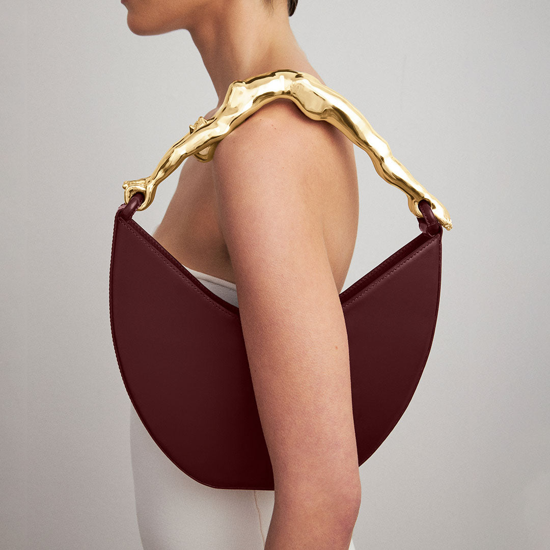 Paola-Vilas-bolsa-escultura-vestível-corpo-mulher-joias