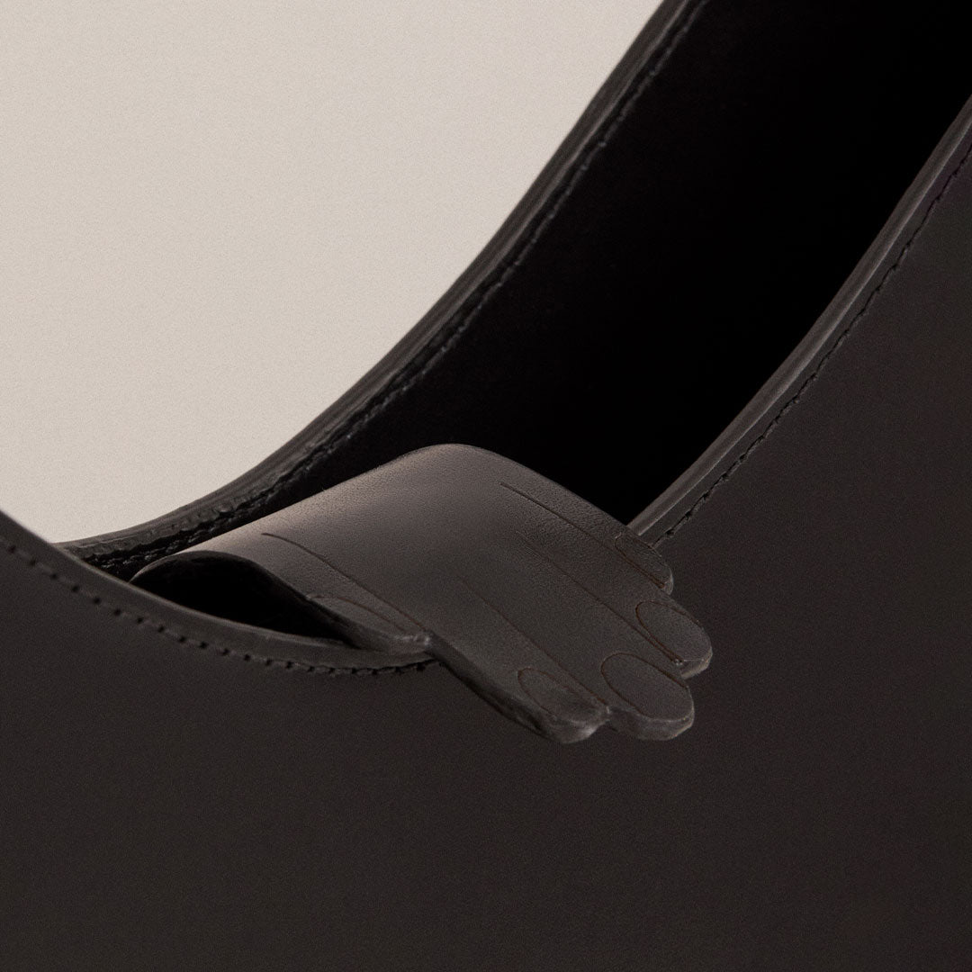 Paola_Vilas_Bolsa_escultura_corpo_feminino_preto
