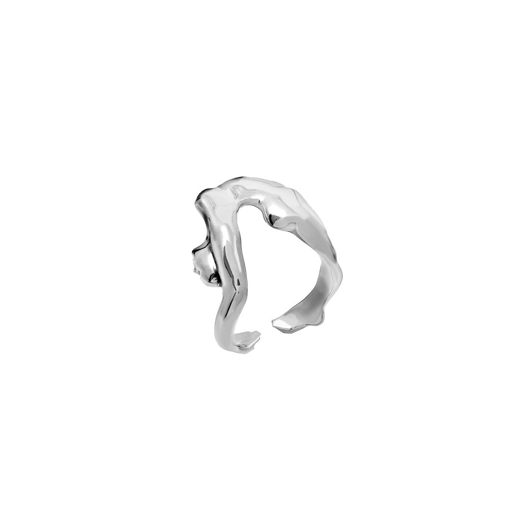 Anel de prata 925 de um corpo feminino abstrato