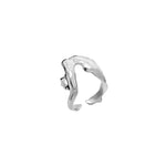 Anel de prata 925 de um corpo feminino abstrato