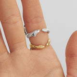 Detalhes de anéis de prata 925 de um corpo feminino derretido